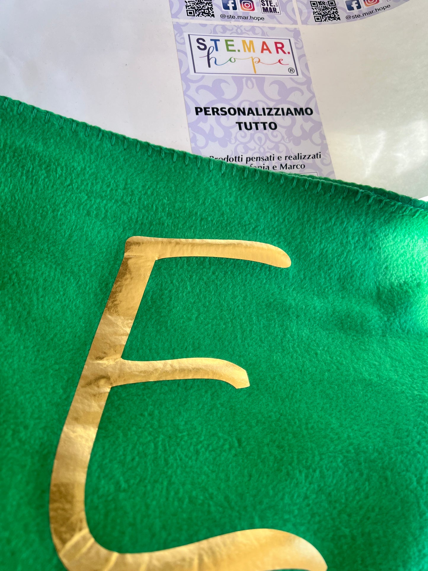COPERTA IN PILE CON SCRITTA IN ORO PERSONALIZZABILE- DI CHE COLORE LA VUOI?