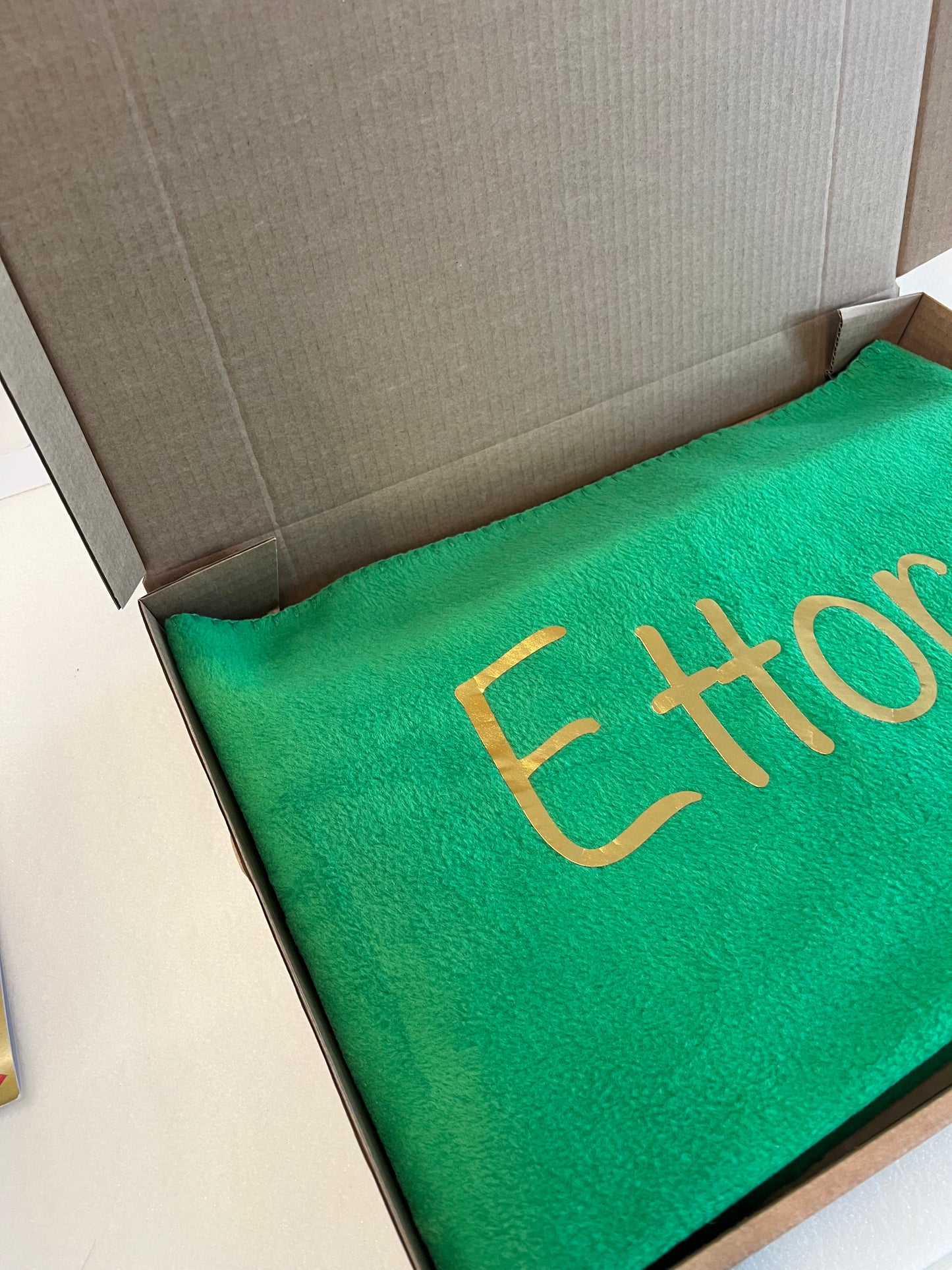 COPERTA IN PILE CON SCRITTA IN ORO PERSONALIZZABILE- DI CHE COLORE LA VUOI?