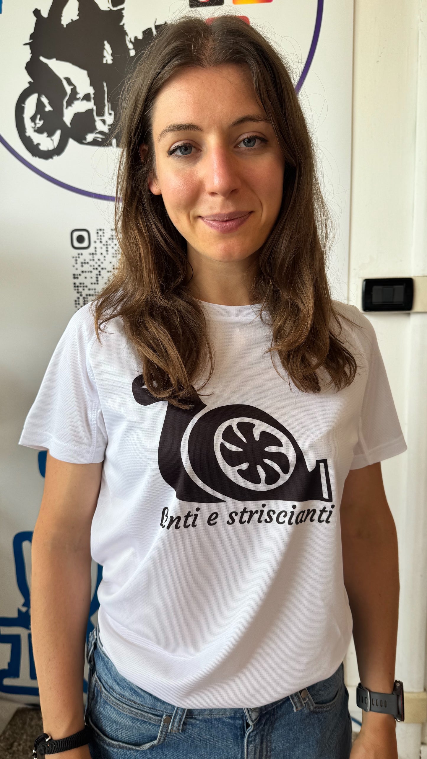 T-shirt con grafica LENTI E STRISCIANTI di @TIZINMOTO