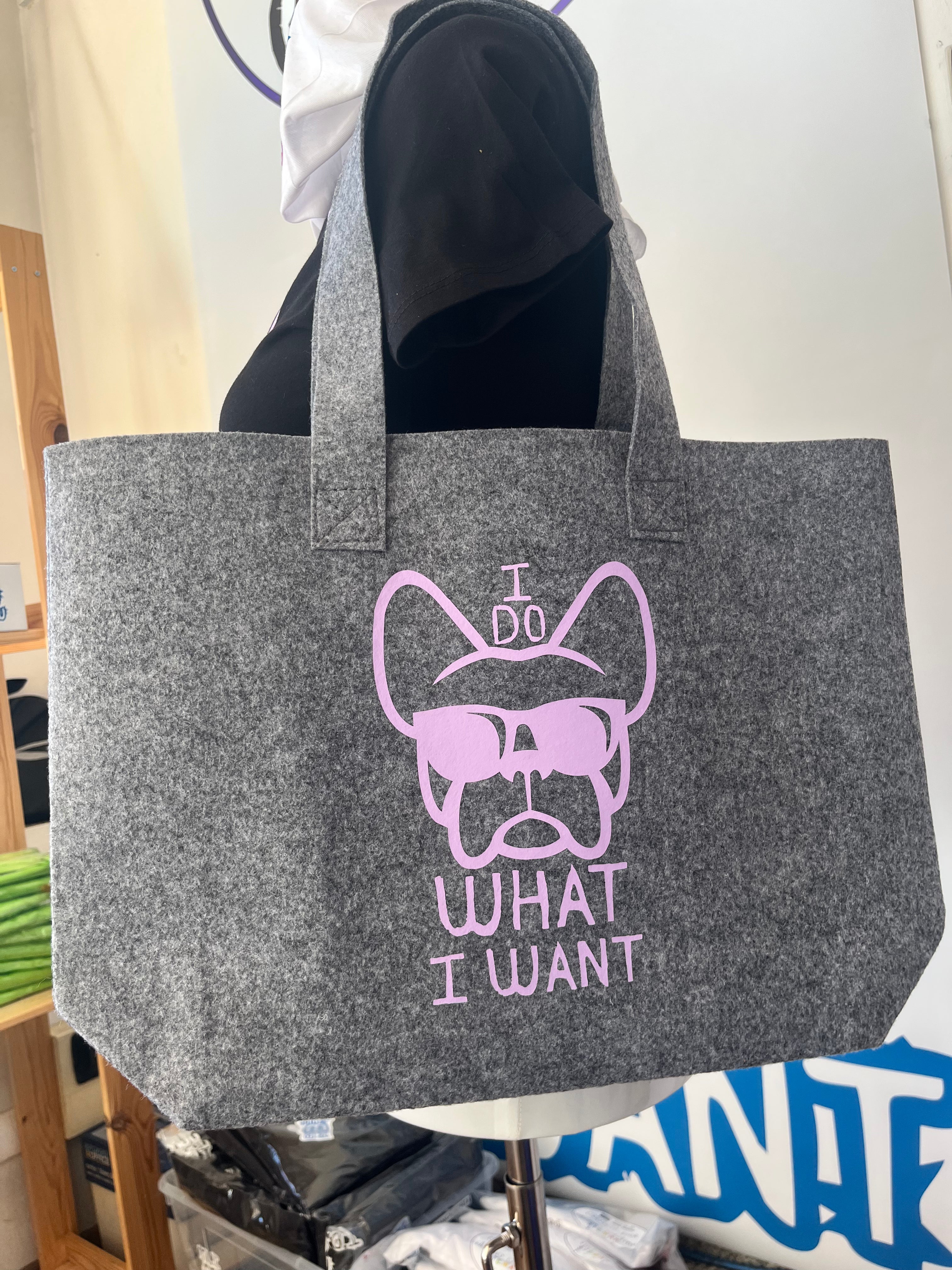 Borsa MEDIA in 100% feltro riciclato con  "ETTORE--I DO WHAT I WANT" LILLA