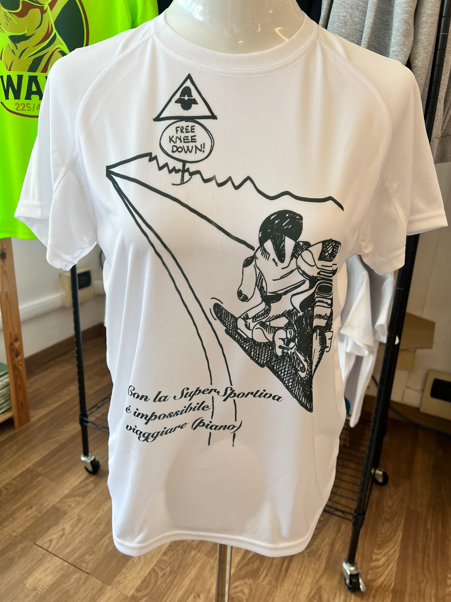 T-shirt tecnica con stampa  "CON LA SUPERSPORTIVA" di @TIZINMOTO